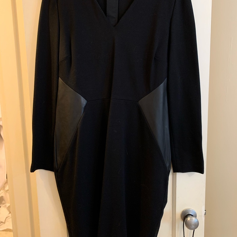 Banana fitted black dress